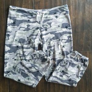 MONROW Camo and Star Print Joggers - Women's Small